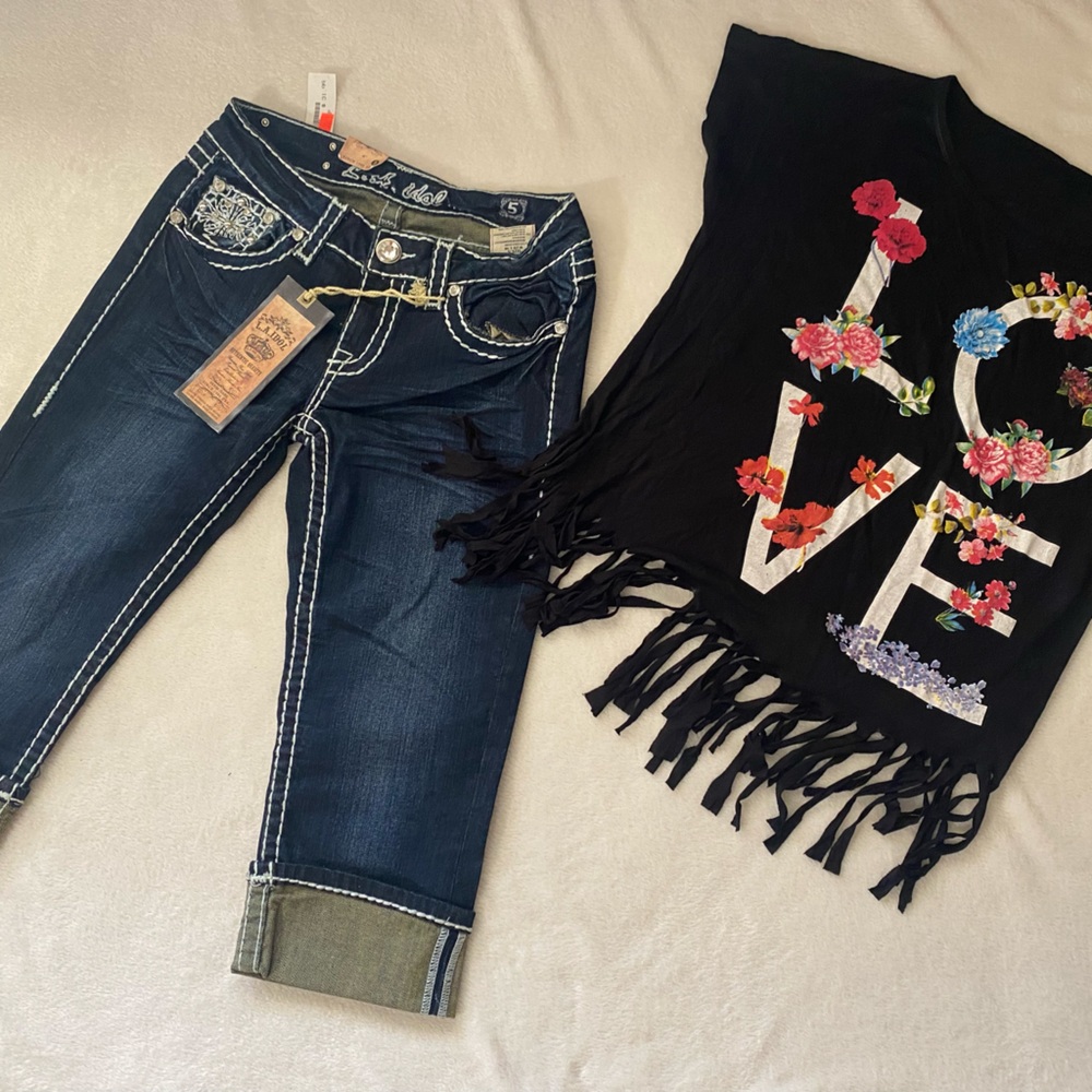Cowgirl jeans short + with the T-shirt